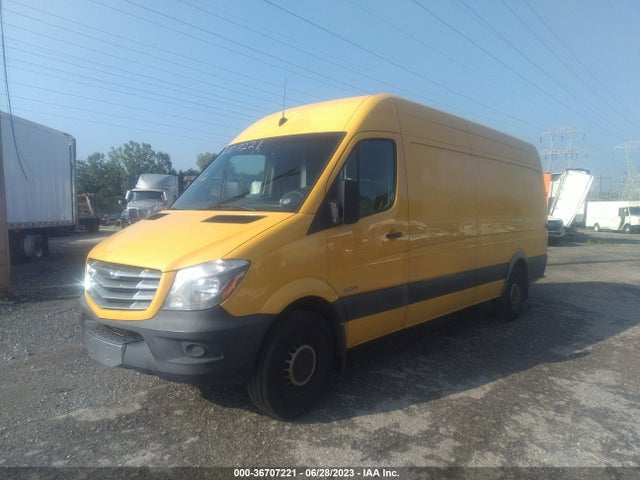 Freightliner Sprinter Cargo Vans 2014 WDYPE8DB0E5850493 Image 2