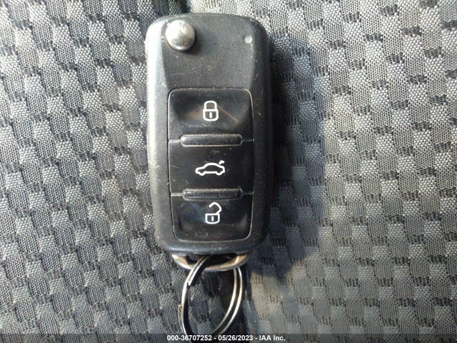 1VWAT7A38EC039001 Volkswagen PASSAT S