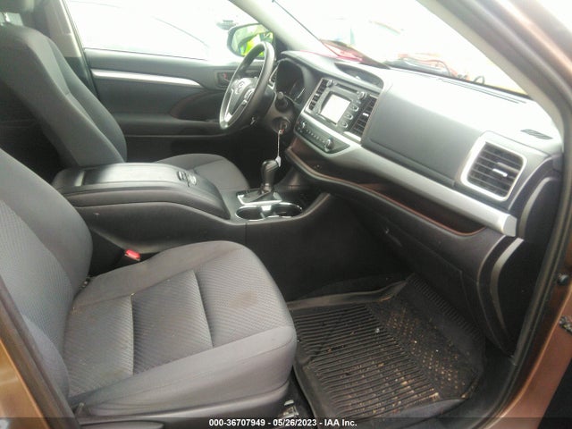 Toyota Highlander Le 2019 5TDZARFH1KS058348 Image 6