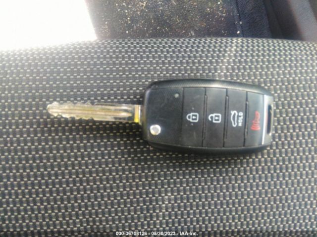 3KPFK4A75HE032095 KIA FORTE LX