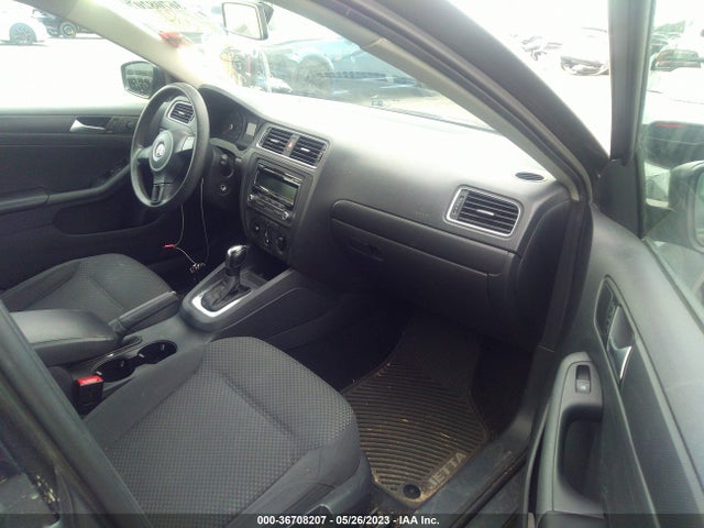 3VW2K7AJ8EM237677 Volkswagen Jetta Sedan S