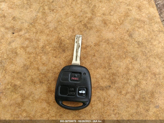 2002 LEXUS ES 300 VIN: JTHBF30G025018203