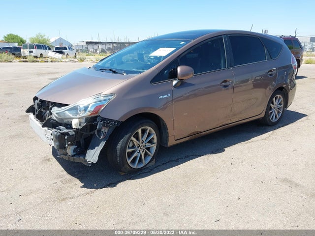 Toyota Prius V Two/five/three/four 2015 JTDZN3EU1FJ033971 Image 2