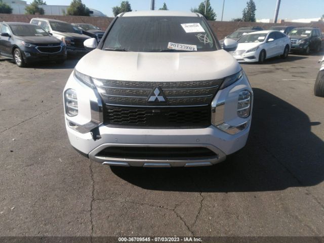 JA4J3UA88NZ011056 Mitsubishi Outlander Se