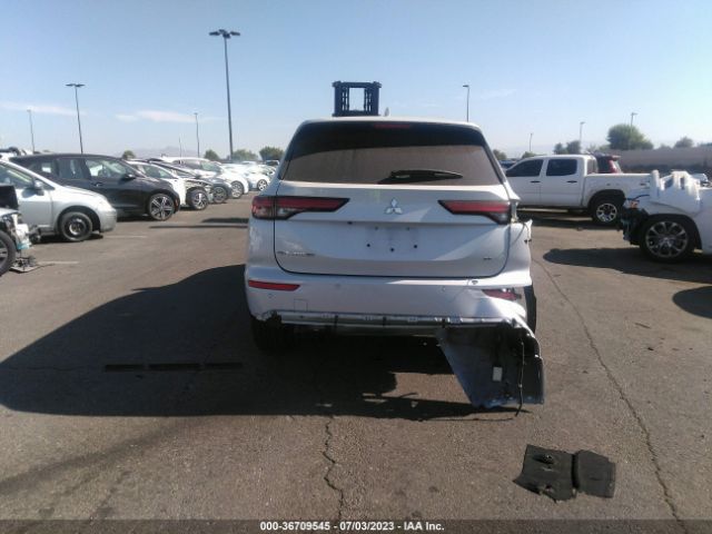 JA4J3UA88NZ011056 Mitsubishi Outlander Se