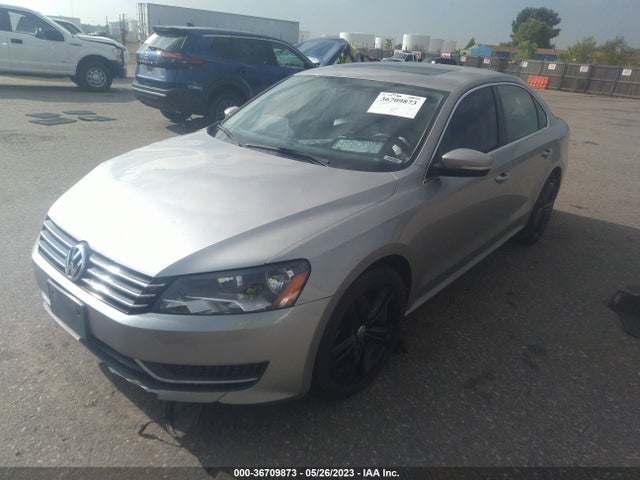 1VWBT7A35EC052423 Volkswagen Passat Se W/sunroof