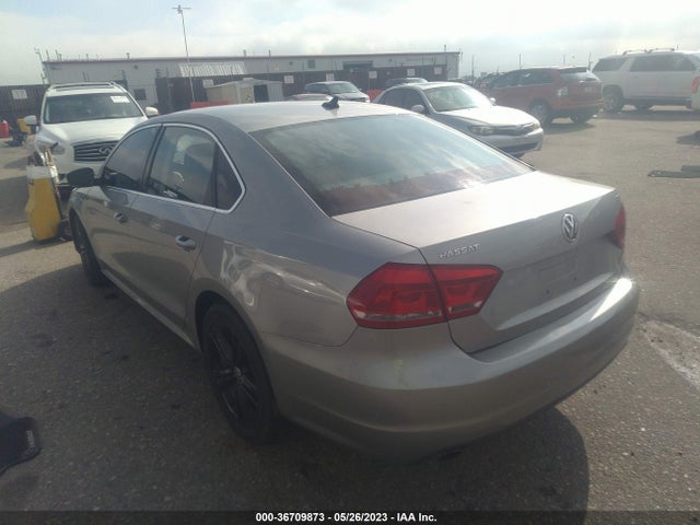 1VWBT7A35EC052423 Volkswagen Passat Se W/sunroof