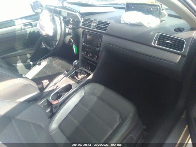 1VWBT7A35EC052423 Volkswagen Passat Se W/sunroof