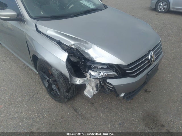 1VWBT7A35EC052423 Volkswagen Passat Se W/sunroof