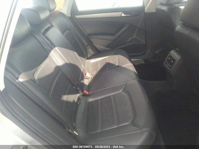 1VWBT7A35EC052423 Volkswagen Passat Se W/sunroof