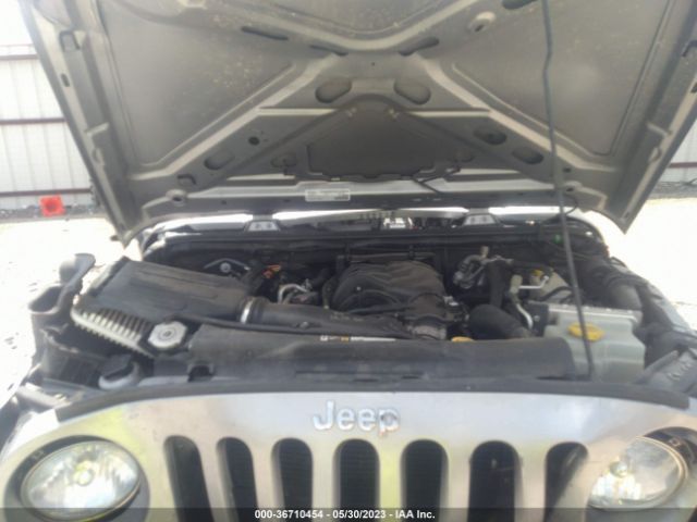 1C4BJWDG8GL141990 Jeep Wrangler Unlimited Sport