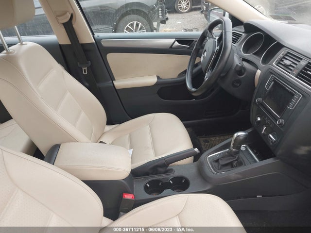 3VWDB7AJ2JM257698 Volkswagen Jetta 1.4t Se/1.4t Wolfsburg Edition