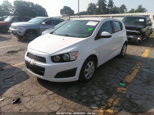 Chevrolet SONIC LS 2016 1G1JA6SH7G4111261 Image 2