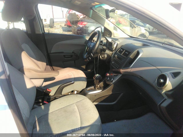 Chevrolet SONIC LS 2016 1G1JA6SH7G4111261 Image 5
