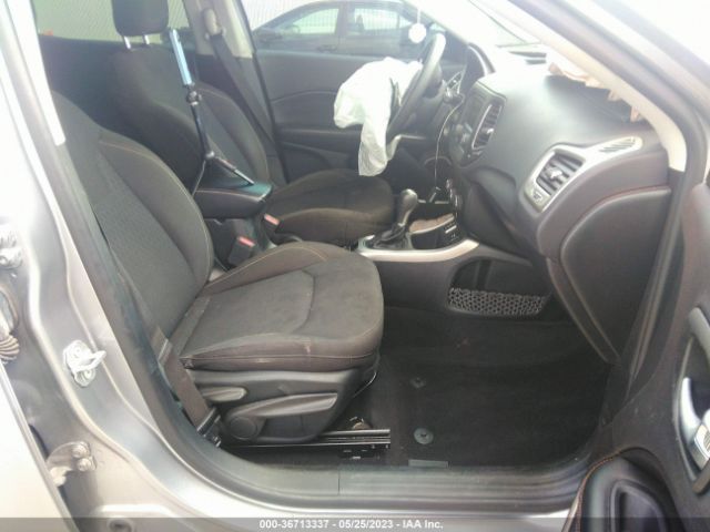 3C4NJCAB3JT263236 Jeep Compass Sport