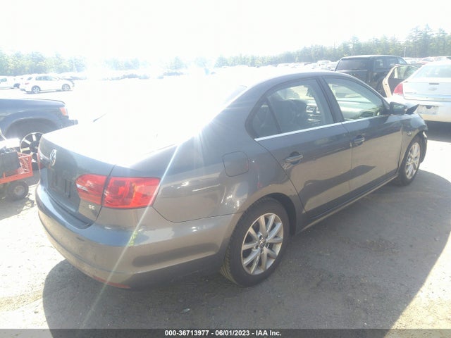 3VWD17AJ2EM217081 Volkswagen Jetta Sedan Se W/connectivity