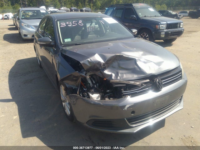 3VWD17AJ2EM217081 Volkswagen Jetta Sedan Se W/connectivity