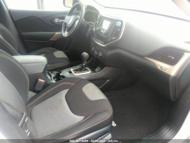 1C4PJLAB5HW610210 Jeep Cherokee Sport