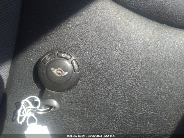 2009 MINI COOPER HARDTOP VIN: WMWMF33589TW74463