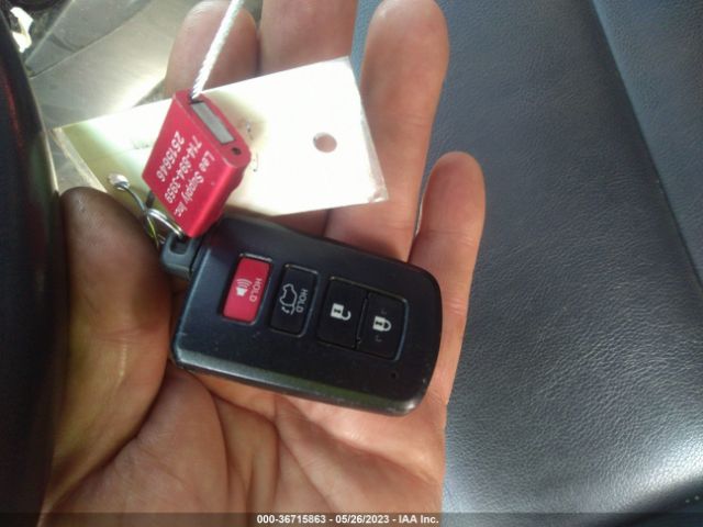 Toyota RAV4 SE 2017 JTMNFREV1HJ122644 Image 3