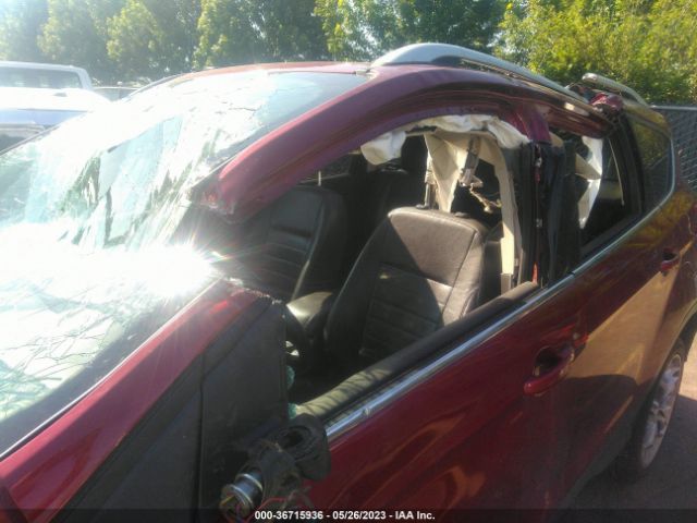 1FMCU9J9XEUC85689 Ford Escape Titanium