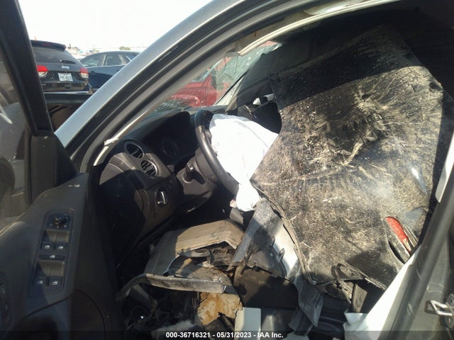 Volkswagen TIGUAN S 2014 WVGAV3AX0EW621189 Image 5