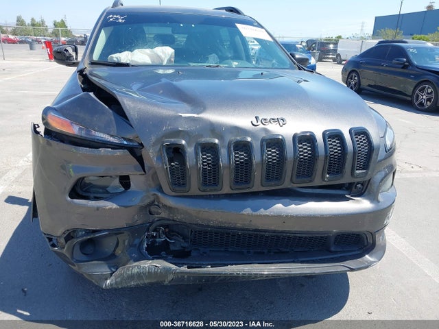 1C4PJLCB1JD589077 Jeep Cherokee Latitude Tech Connect