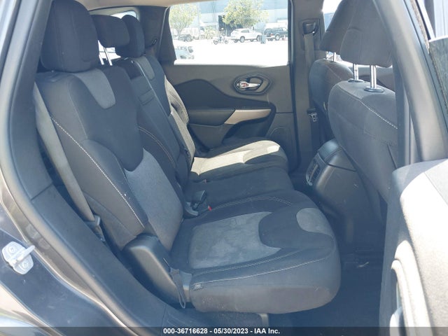 1C4PJLCB1JD589077 Jeep Cherokee Latitude Tech Connect
