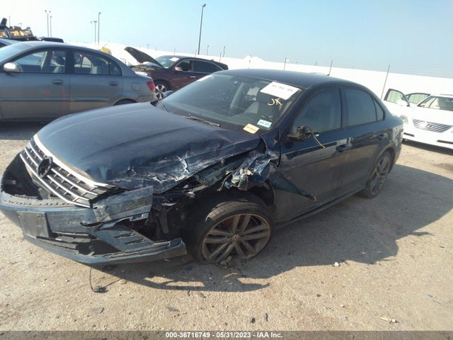1VWAA7A33JC041402 Volkswagen Passat 2.0t S/r-line