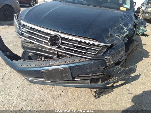 1VWAA7A33JC041402 Volkswagen Passat 2.0t S/r-line
