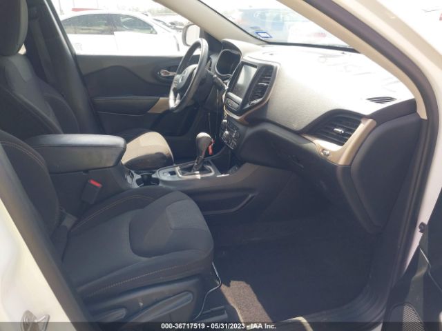 1C4PJLCB3HW666837 Jeep Cherokee Latitude