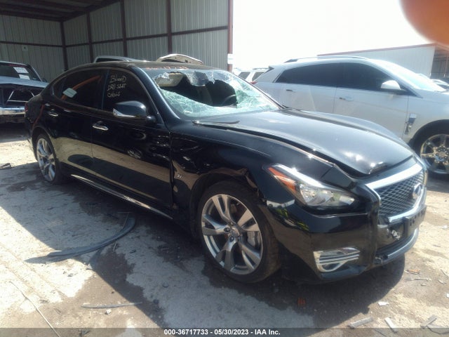 2018 Infiniti Q70, VIN: JN1BY1PP4JM330764