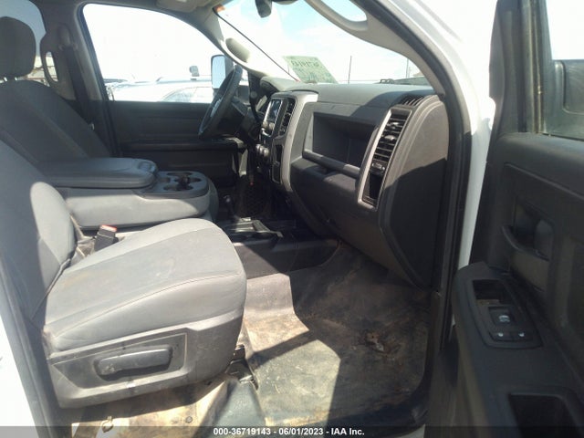 36719143 :رقم المزاد ، 3C6UR5CJ8JG155960 vin ، 2018 Ram 2500 Tradesman مزاد بيع