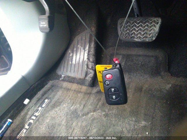 Toyota Prius Three 2014 JTDKN3DU4E1781289 Image 28