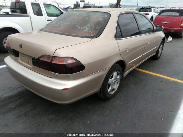 2000 HONDA ACCORD SDN EX W/LEATHER VIN: 1HGCG1650YA043553