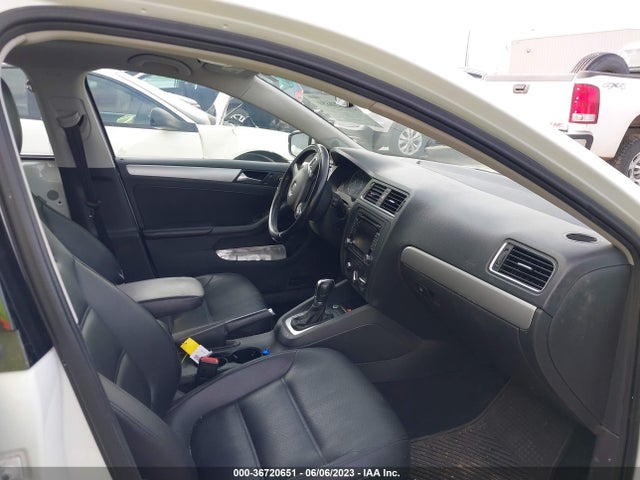 3VWD07AJ5EM406827 Volkswagen Jetta Sedan Se W/connectivity/sunroof