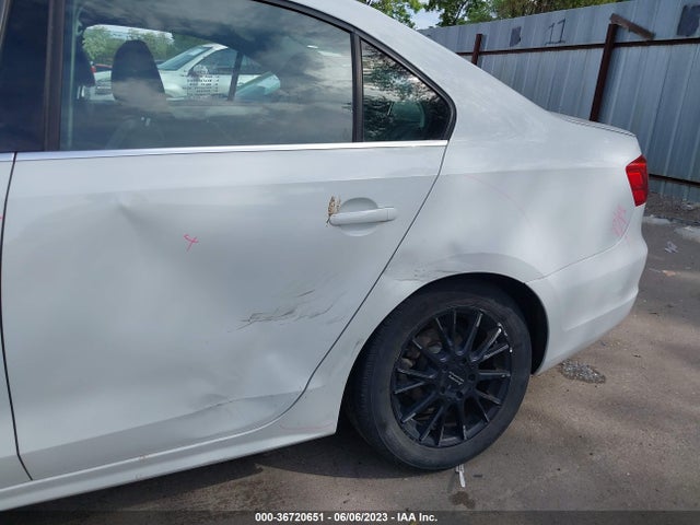 3VWD07AJ5EM406827 Volkswagen Jetta Sedan Se W/connectivity/sunroof