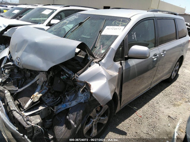 Toyota SIENNA LE 2015 5TDKK3DC9FS531518 Image 2