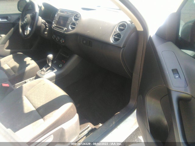 WVGAV7AX4JK004029 Volkswagen TIGUAN LIMITED