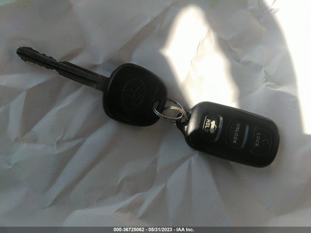 2005 TOYOTA CAMRY XLE VIN: 4T1BE30KX5U626518