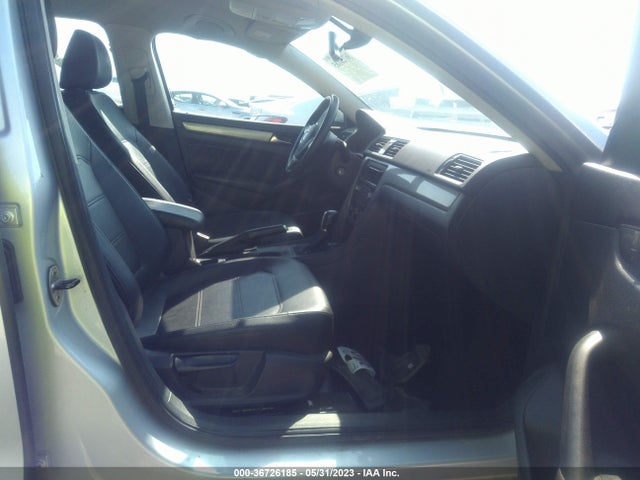 1VWAT7A39EC034955 Volkswagen Passat Wolfsburg Ed