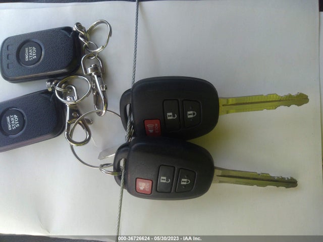 Toyota RAV4 LE 2017 JTMBFREV6HJ707917 Image 3