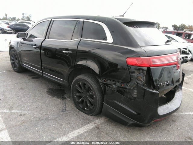 2016 Lincoln MKT, VIN: 2LMHJ5FK9GBL01767