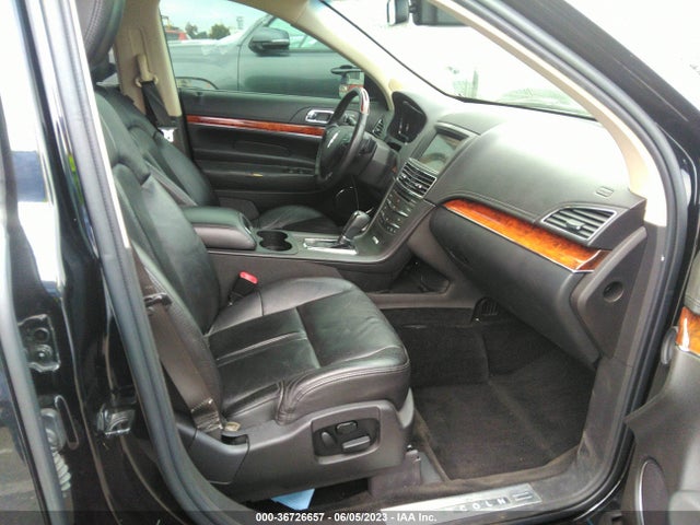 2016 Lincoln MKT, VIN: 2LMHJ5FK9GBL01767