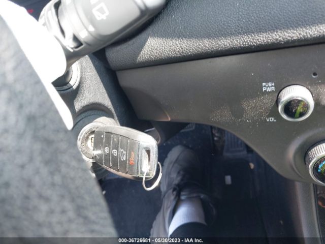 KNDPMCAC2J7483786 KIA Sportage Lx
