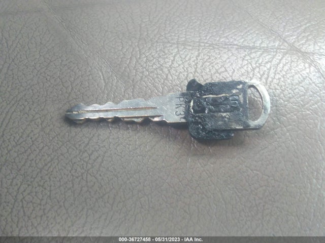 2000 PONTIAC MONTANA VIN: 1GMDX03E2YD252997