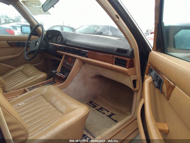 1982 MERCEDES-BENZ 380 SEL VIN: WDBCA33A4CB031338