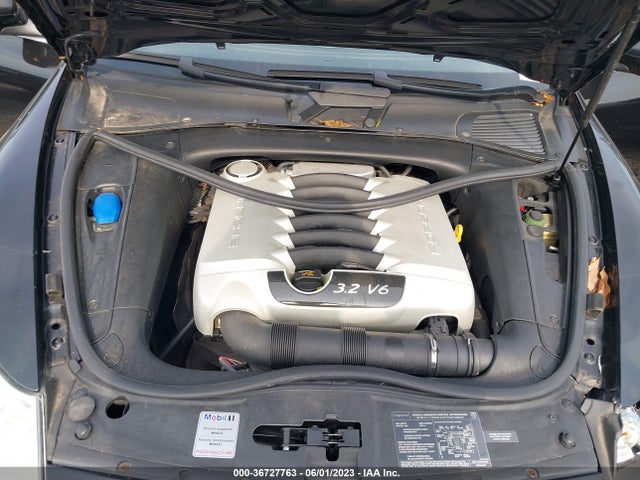 2005 PORSCHE CAYENNE VIN: WP1AA29P45LA22780
