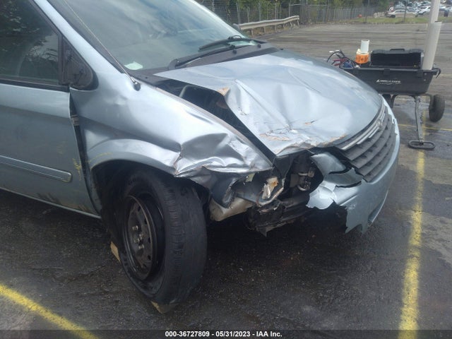 2005 CHRYSLER TOWN & COUNTRY LX VIN: 2C4GP44R25R553434