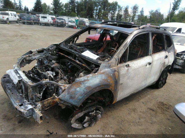 JF2SJAGC3JH459877 Subaru Forester Premium